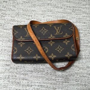 Live: Louis Vuitton Monogram Belt Bag / Bum Bag. 100% authentic